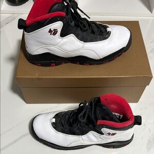 Men’s Black and White Sneakers